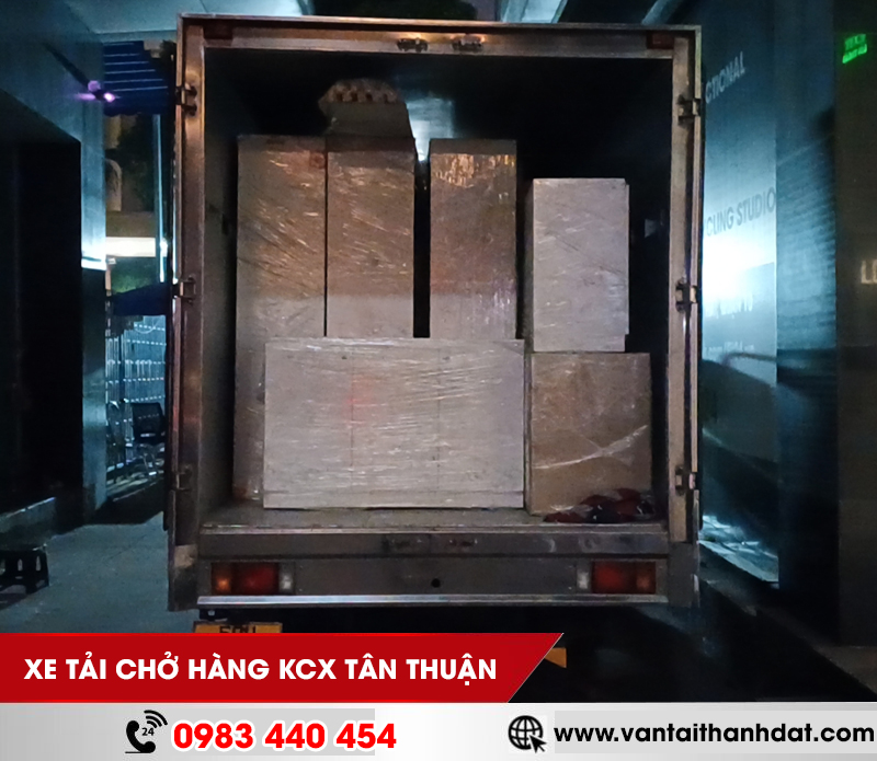 xe-tai-cho-hang-khu-che-xuat-tan-thuan-gia-re